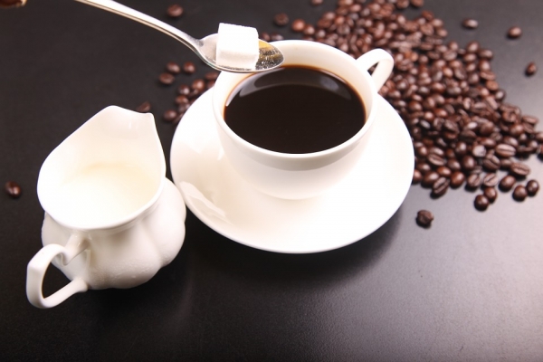 한국 성인이 마시는 커피의 양이 우유의 5배에 달한다는 연구결과가 나왔다.