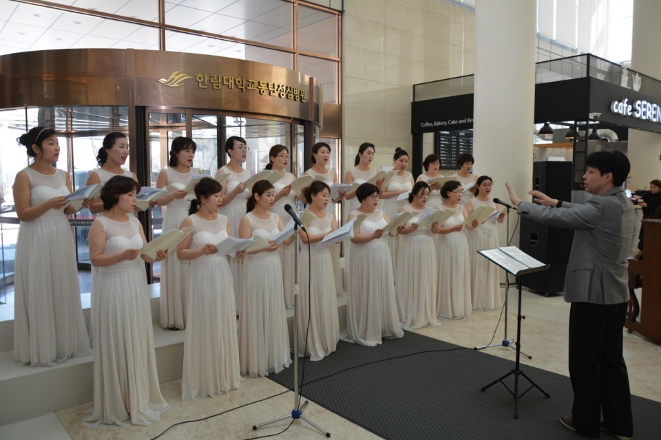 한림대학교동탄성심병원은 8일 제1회 로비음악회를 개최했다