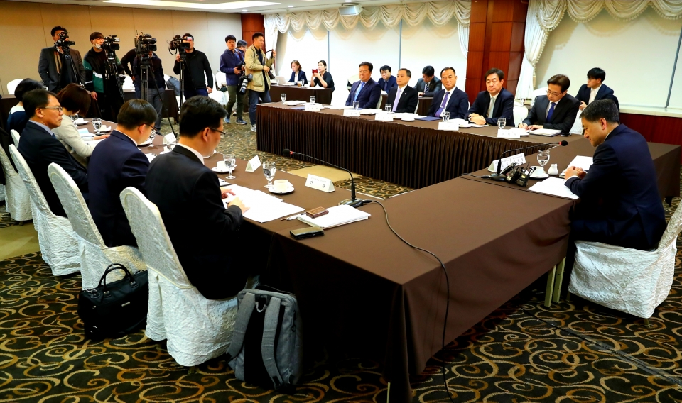 박능후 보건복지부 장관이 9일 오후, '2019년 제1차 제약산업육성지원위원회'를 개최하고 있다.