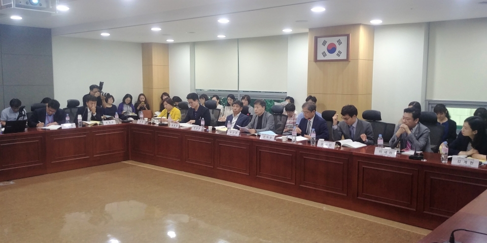25일 국회의원회관 제9간담회실에서는 보장성 강화 중간점검을 주제로 토론회가 열렸다.