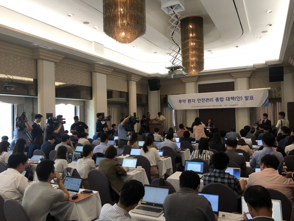 코오롱생명과학의 '인보사 투약 환자 안전관리 종합대책안' 발표 기자간담회가 지난 4일 오전 프레스센터에서 열렸다.