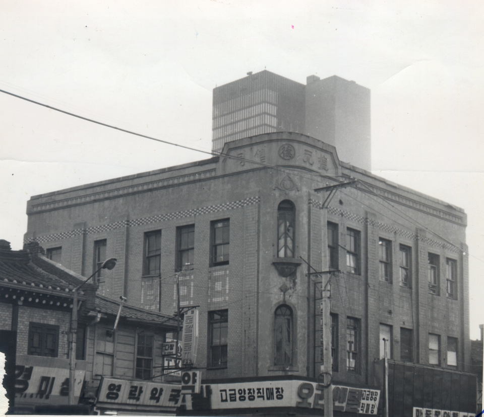 1926년 종로2가 덕월빌딩을 사옥으로 삼아 창립된 유한양행. (사진=유한양행)