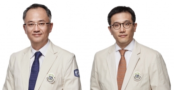 (왼쪽부터) 김영훈 교수, 김상일 교수​