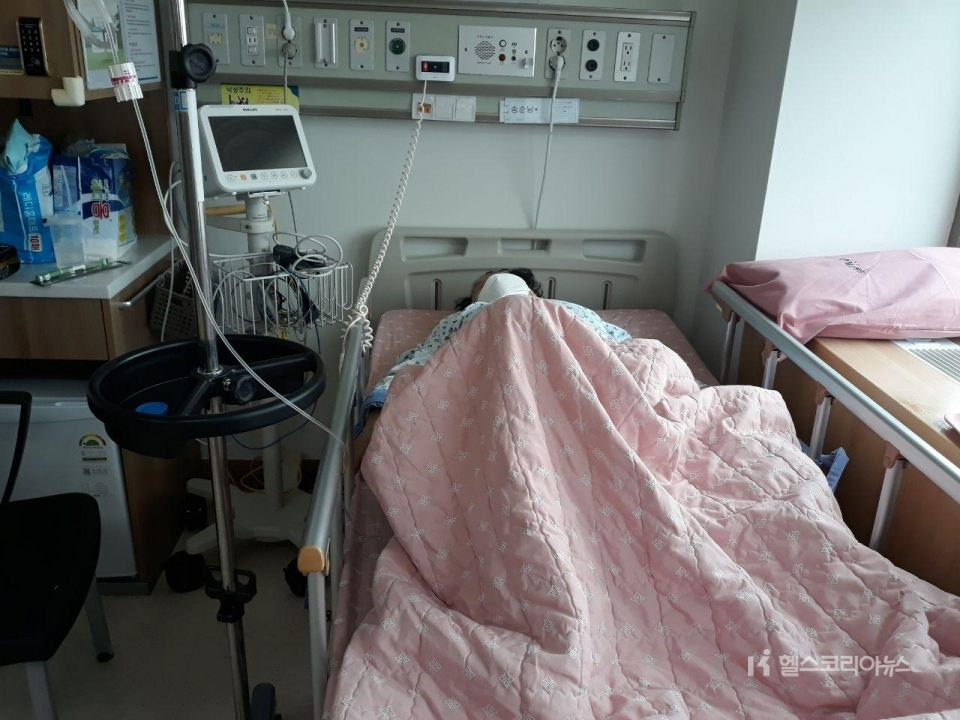 경기도 일산의 한 병원에서 환자 송모씨(79)가 입원치료를 받고 있다.