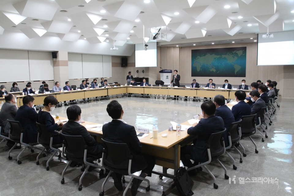 한국제약바이오협회는 19일 서울 방배동 협회 회관에서 2020년도 제2차 이사회를 열어 '한국혁신의약품컨소시엄' 설립을 추진하고 공동 출자하기로 의결했다.