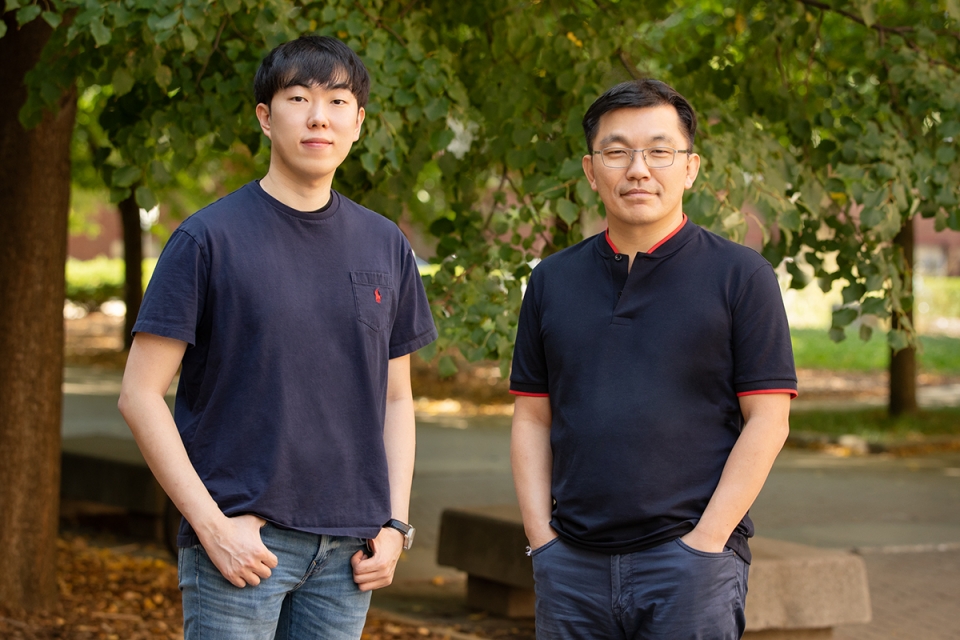 미국 일리노이대 어바나-샴페인 캠퍼스 공현준 교수(오른쪽)과 이번 연구에 참여한 김현수 박사