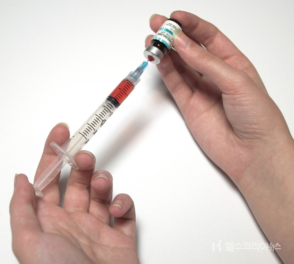 백신접종거부 예방접종 의료 의사 주사기 코로나19백신 독감예방접종 Covid-19 세계적대유행병 팬데믹