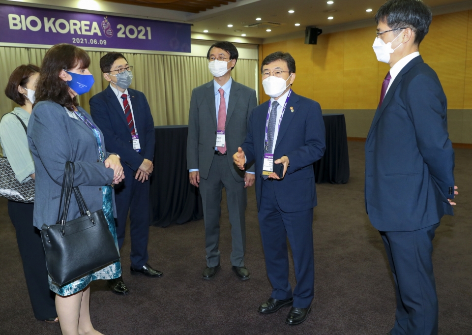 보건복지부가 주관하는 ‘바이오 코리아(BIO KOREA) 2021’이 9일 서울 코엑스(COEX) C홀에서 개막했다.