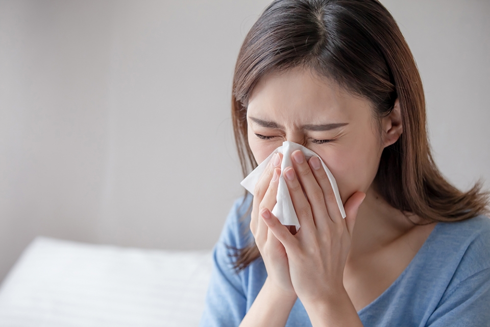 흔히 일교차가 심한 계절에는 감기를 우선적으로 생각하겠지만 A씨처럼 비염 증상으로 병원을 찾는 사람들이 의외로 많다. 감기 기침 콧물 알레르기비염