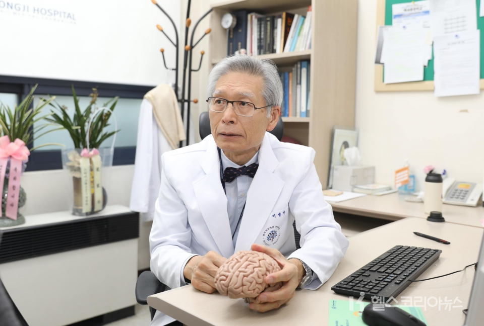 명지병원 뇌전증센터장을 맡고 있는 이병인 교수(신경과)가 뇌전증에 대해 설명하고 있다. 이 교수는 뇌전증 분야 명의로 유명하다.