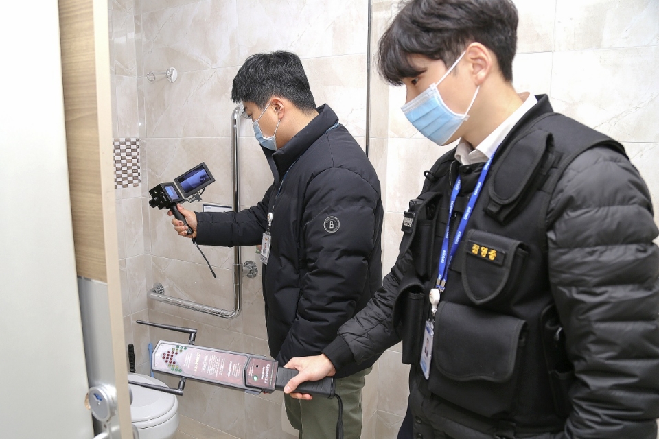 원자력병원은 노원경찰서와 함께 불법촬영 카메라 설치 여부 합동점검을 실시했다. 
