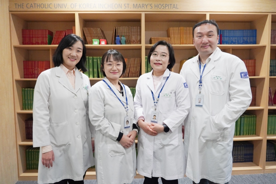 (왼쪽부터) 인천성모병원 임은빈, 양연진, 윤희영, 강찬근 국가공인 전문약사