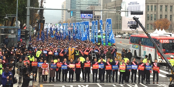 11일 오후2시 서울 덕수궁 대한문 앞에서 ‘제3차 전국의사총궐기대회’가 진행되고 있다.