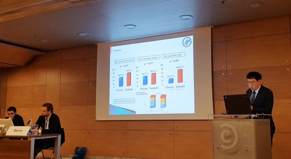 슬로베니아 류블랴나에서 열린 '제21회 유럽성기능학회'에서 강동성심병원 정현철 교수가 센돔의 임상결과를 발표하고 있다.