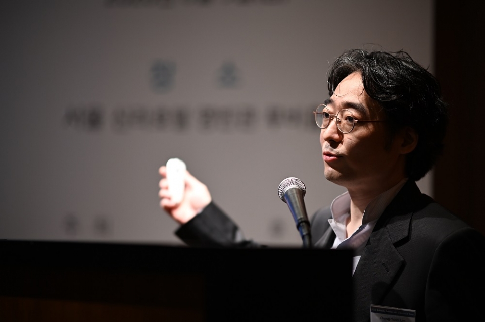한국바이오협회 임종윤 이사장이 ‘포스트 코로나19’를 주제로 발표하고 있다. (사진=한국바이오협회)