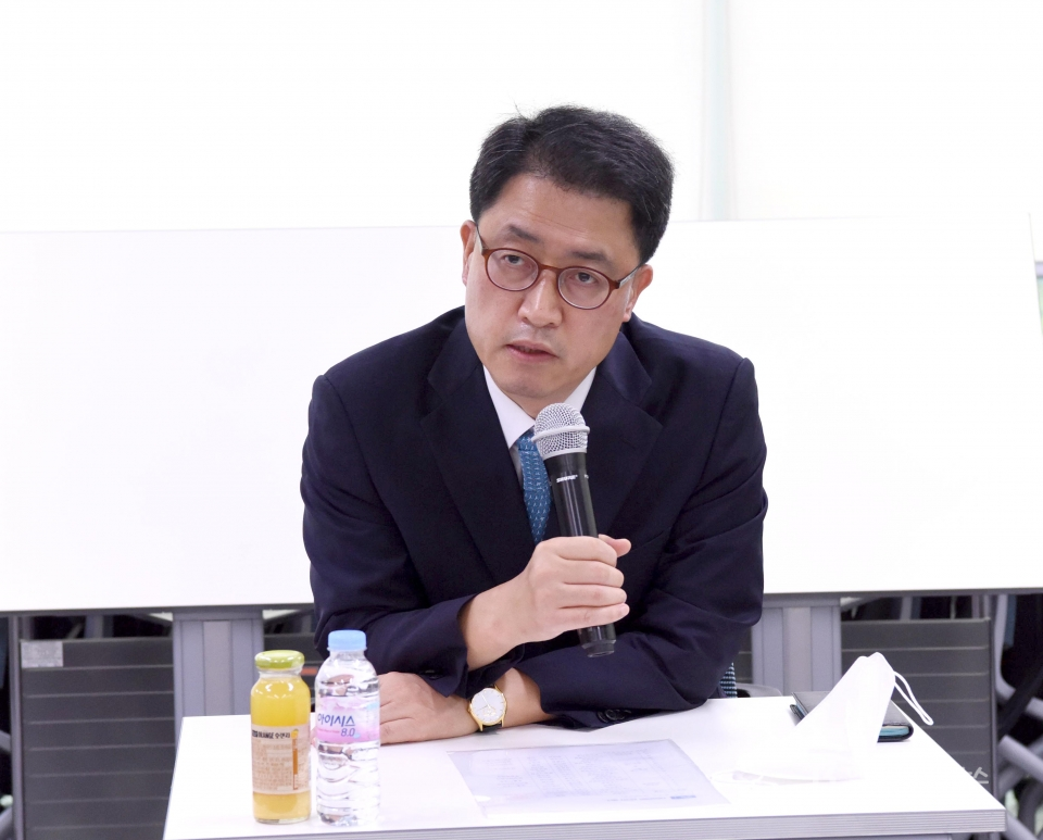 배병준 국가임상시험지원재단 이사장이 사업 설명회 개최 배경을 밝히고 있다.