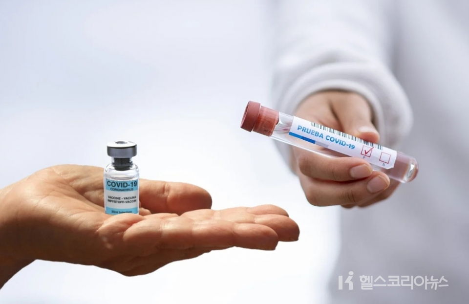 백신접종거부 예방접종 의료 의사 주사기 코로나19백신 독감예방접종 Covid-19 세계적대유행병 팬데믹