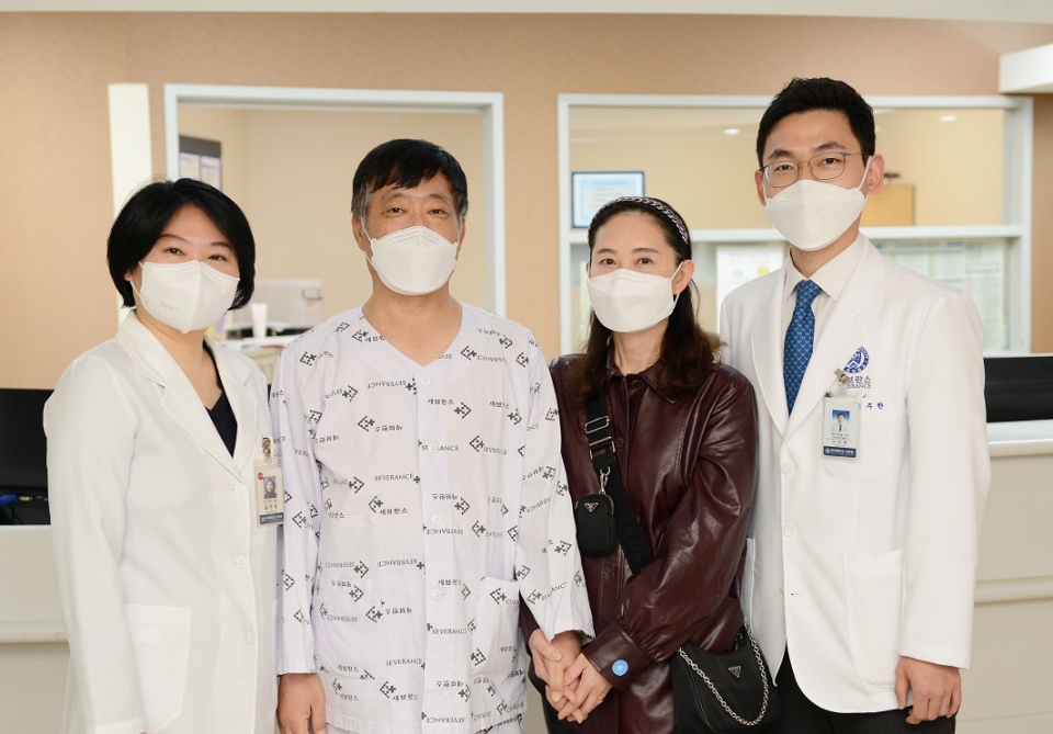 (왼쪽부터) 김현정 장기이식코디네이터, 김현옥씨, 이소림씨, 이식외과 이주한 교수