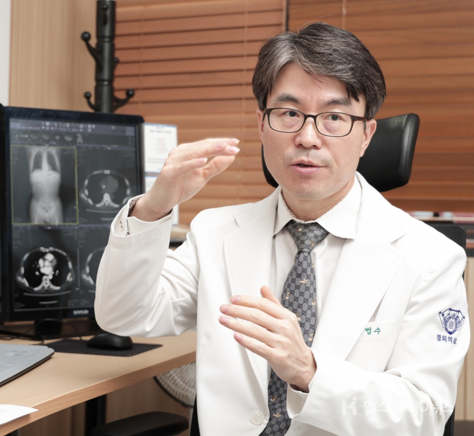 경희대병원·후마니타스암병원 간담도췌장외과 김범수 교수가 담낭절제술에 대해 설명하고 있다.