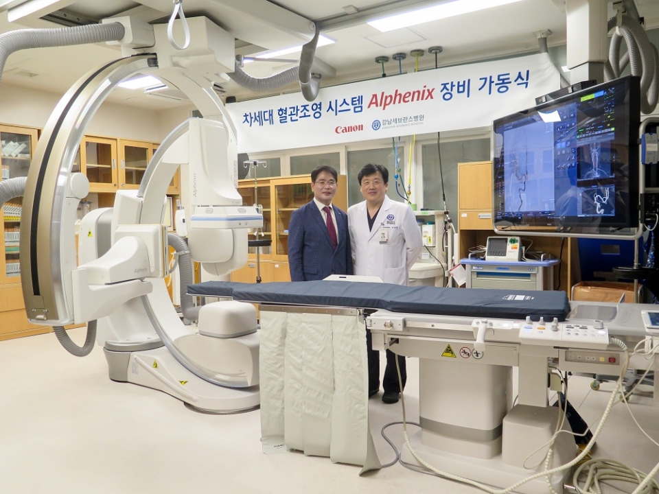 (Da esquerda) Young Joon Kim, Diretor Médico da Canon, Departamento de Radiologia, Gangnam Severance Hospital Sang Hyun Seo [사진=캐논 제공]