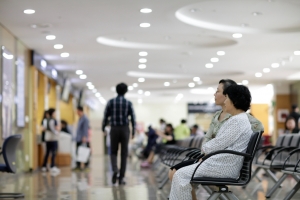 한국원자력의학원 직원들 저소득층 환우 치료비 기부