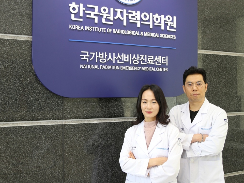 (왼쪽부터) 한국원자력의학원 최유연·성기문 박사