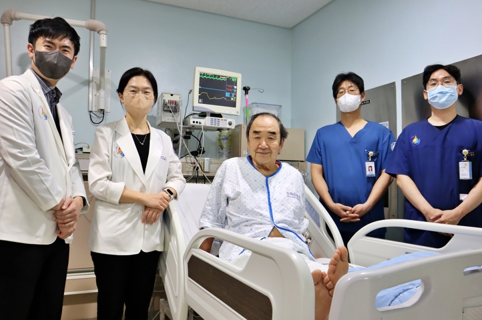 인천국제공항 입국장에서 심정지로 이와쿠라 히로후미 시장이 인하대병원의 케어로 건강을 회복하고 17일 퇴원했다.