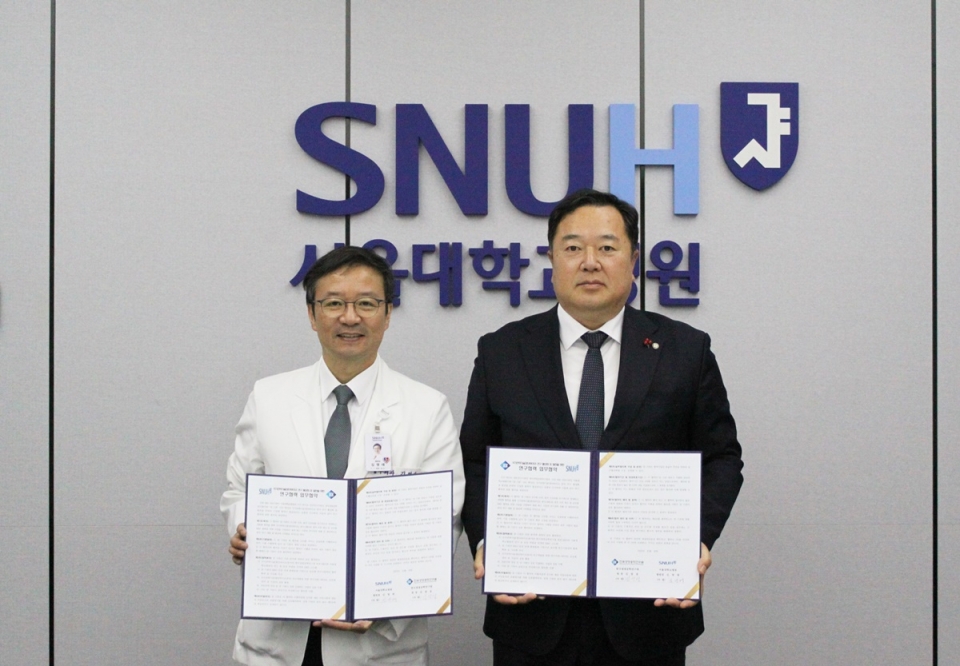 (왼쪽부터) 김영태 서울대병원장, 김장성 한국생명공학연구원장
