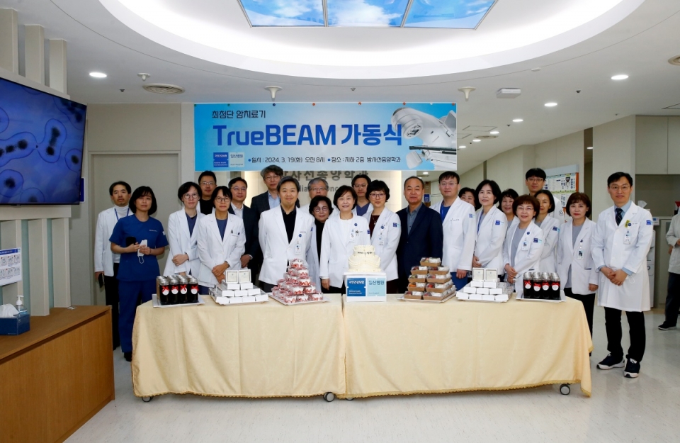 국민건강보험 일산병원이 경기 서북부 최초로 최첨단 암치료기 트루빔을 도입하고 19일 본격적인 운영을 알리는 가동식을 개최했다.